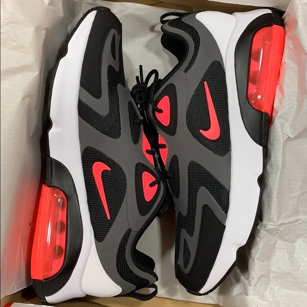 NIKE AIR MAX 200 Thunder Grey/Hot Punch-Black
NWT - Picture 12 of 16